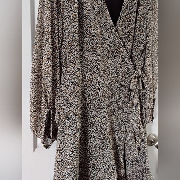 Banana Republic Micro Leopard Wrap Dress in Black and Cream - Picture 3 of 4